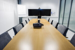 Tuppi toimistokalusteet | Neuvottelupöydät ja kokouspöydät
